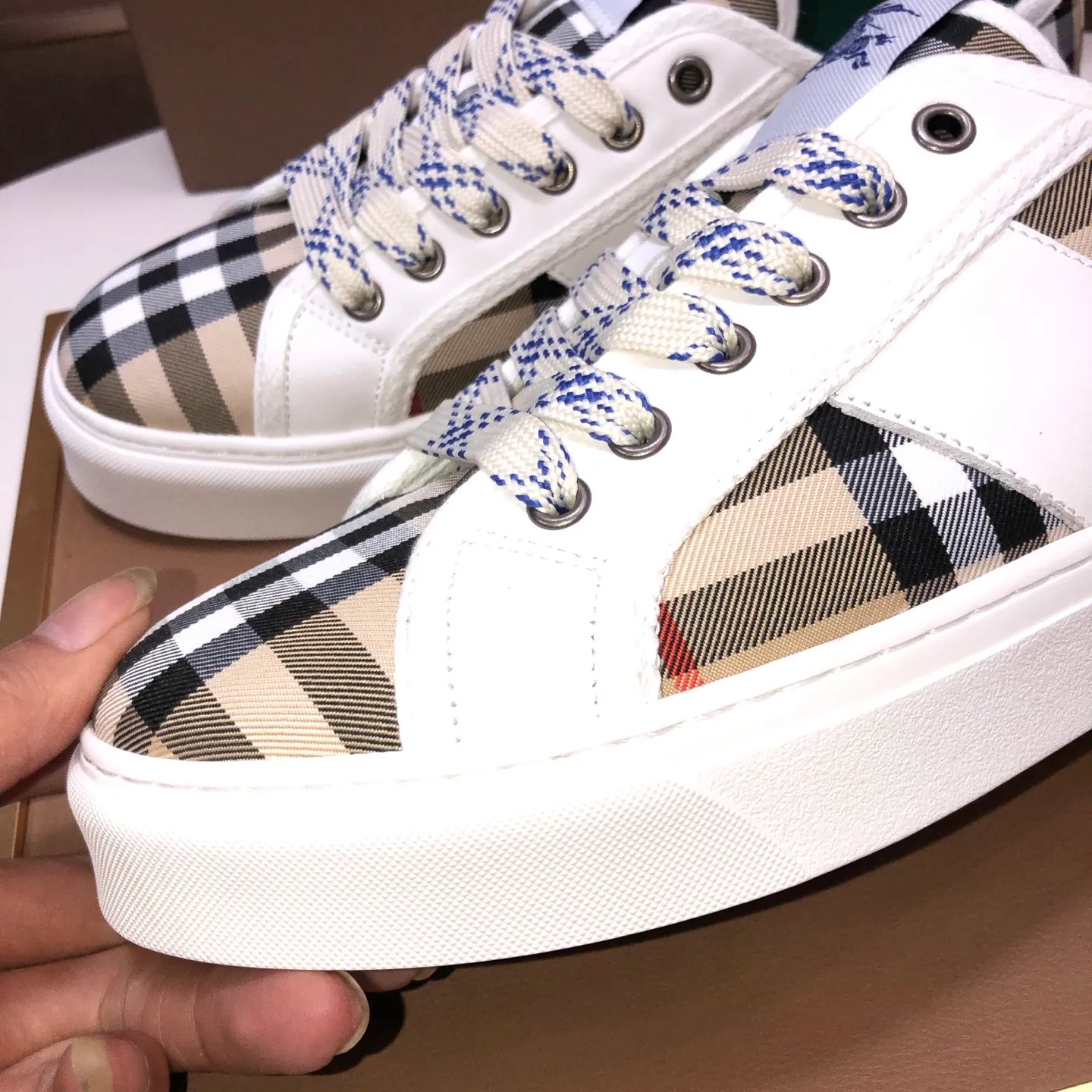 Men's shoes💰460💰【Burberry】Classic low-top sneakers｜Imported cowhide with classic plaid fabric｜Sheepskin lining｜Original outsole｜Fine workmanship and comfortable to wear Size: 38-44 (customized at 45)